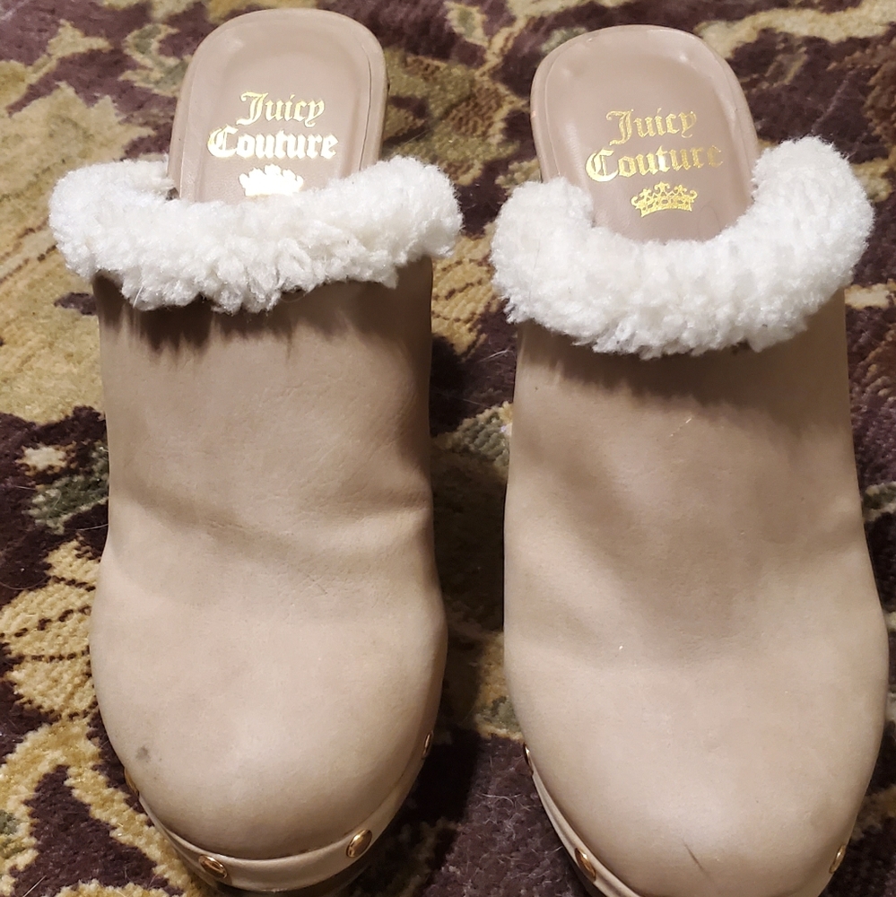 Beautiful pair of Juicy Couture wedges.